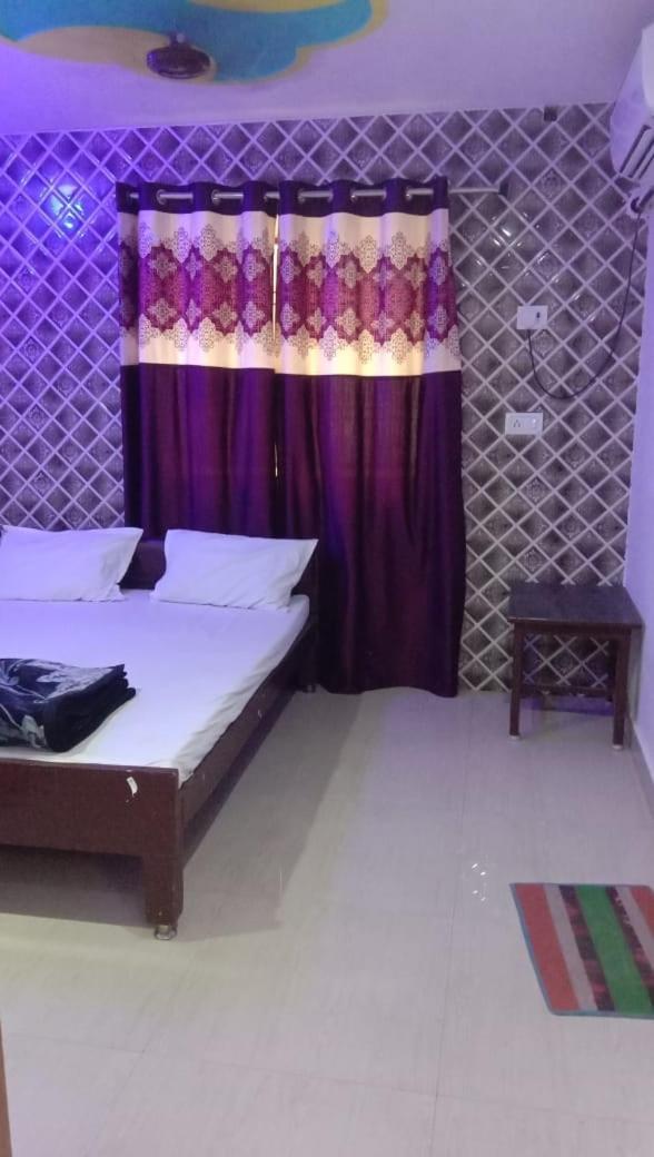 New Hotel Yatri Niwas Waranasi Zewnętrze zdjęcie