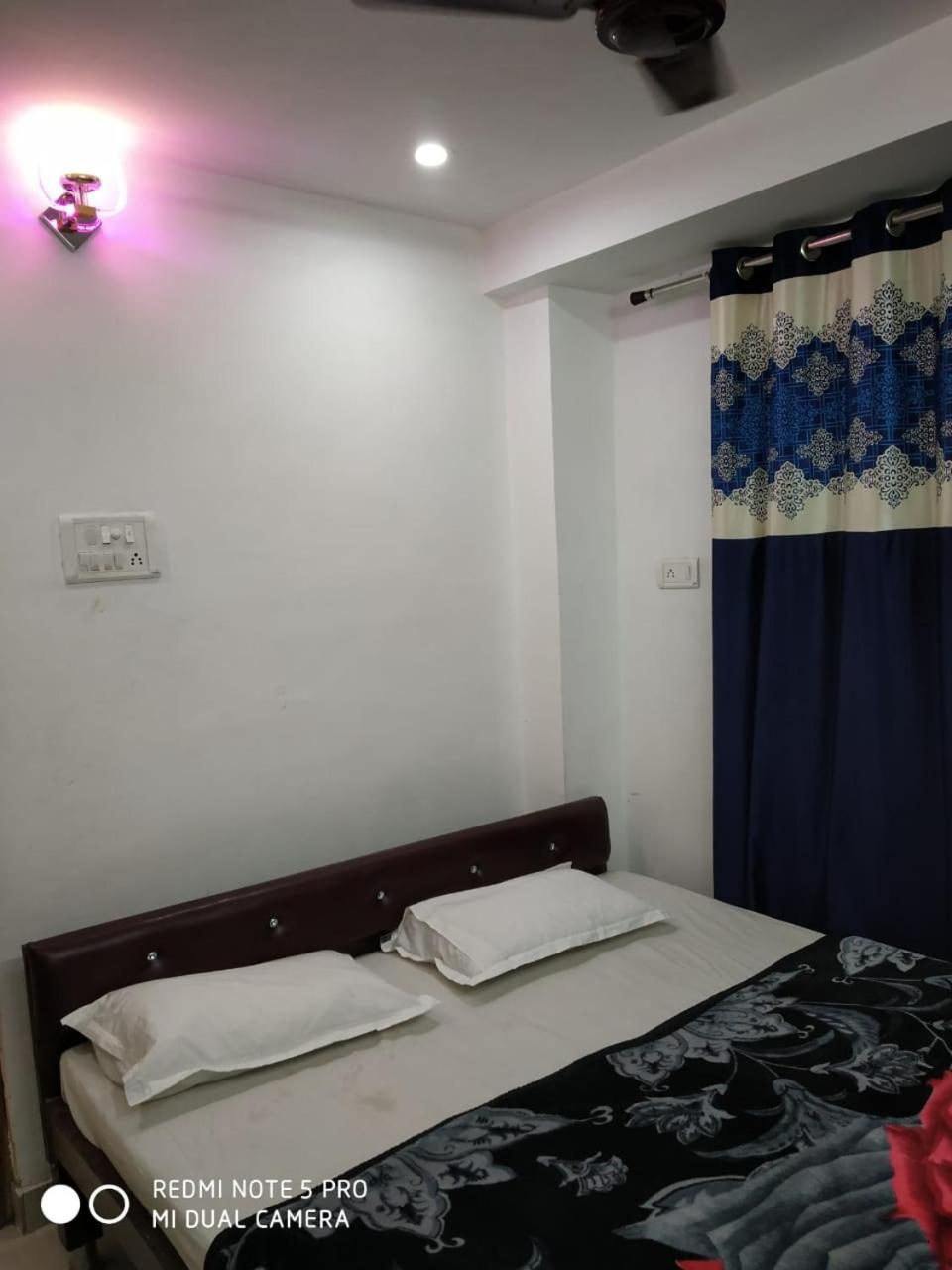 New Hotel Yatri Niwas Waranasi Zewnętrze zdjęcie