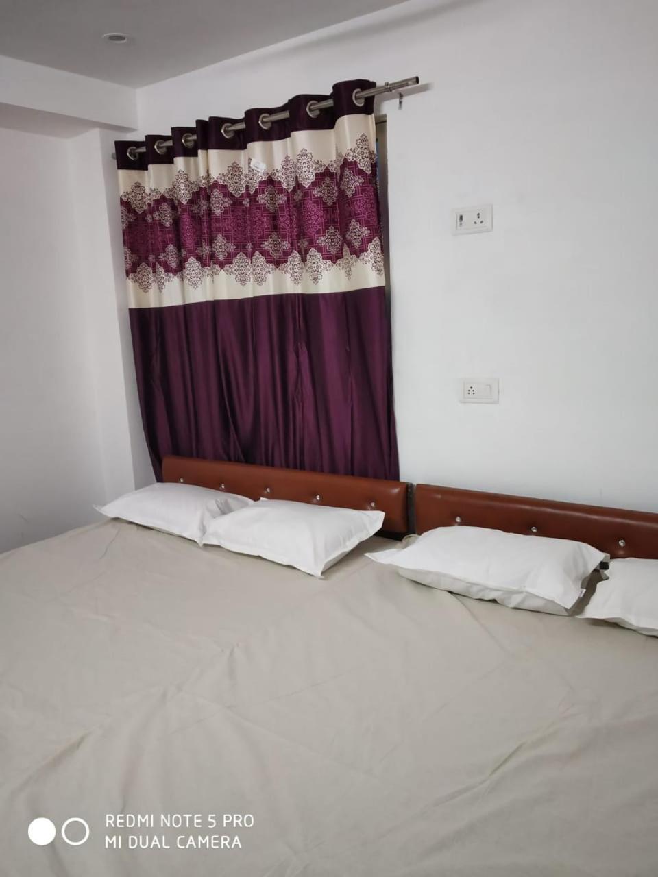 New Hotel Yatri Niwas Waranasi Zewnętrze zdjęcie